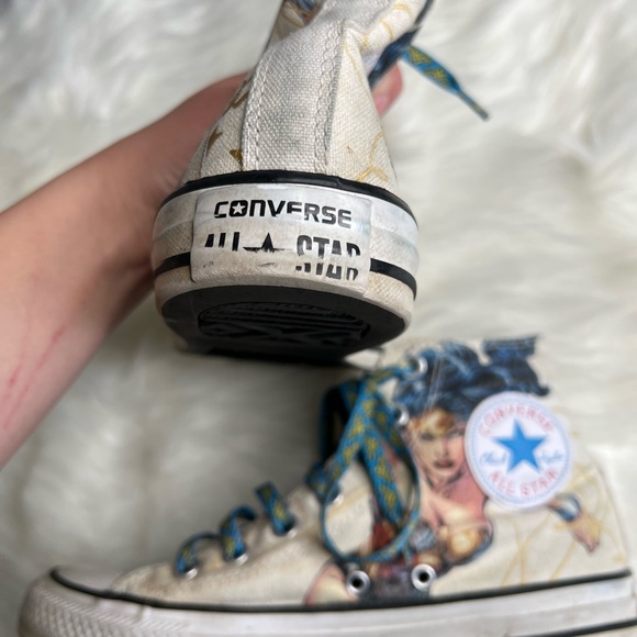 Wonder Woman High Top Converse - Picture 5 of 9